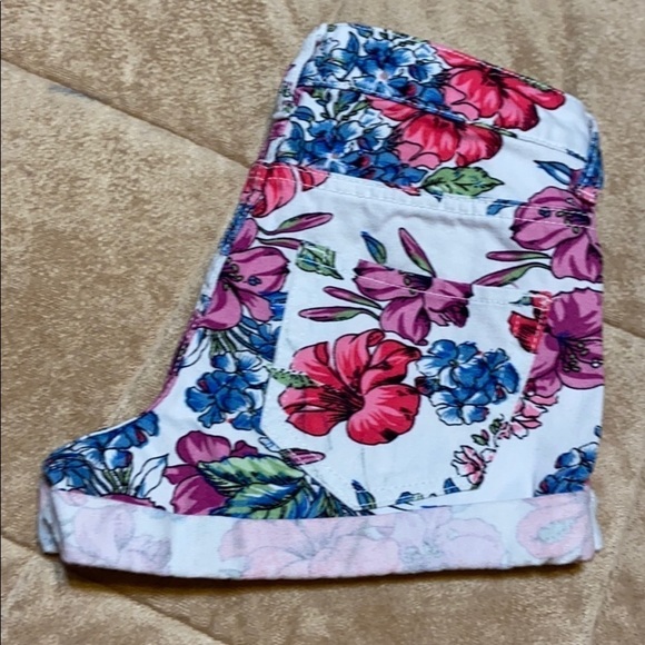 Forever 21 Premium Denim Flowered Shorts - Picture 5 of 8